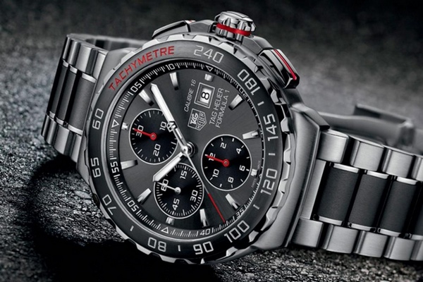 TAG Heuer умныые часы