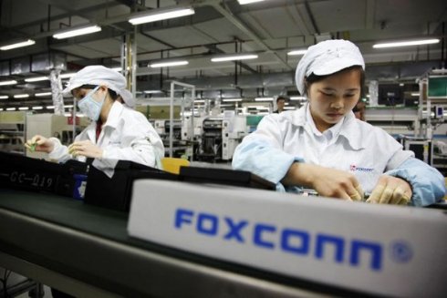 Foxconn признала, что люди превосходят роботов в сборке iPhone
