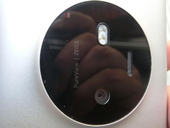 Смартфон Microsoft RM-1052 (Lumia 1030), видимо, всё-таки появится на рынке в ближайшее время - 6 Microsoft RM-1052 Lumia 1030