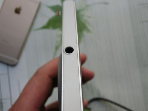 CNBeta выложил в Сеть сравнительные фото iPhone 6 и Nokia McLaren