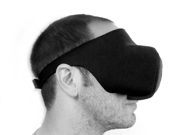 По словам создателя Viewbox, гибкость и эластичность неопрена позволяет прочно закрепить гарнитуру на голове