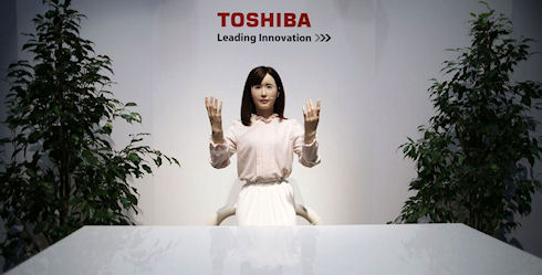 Презентация «умных» очков и женщины андроида от Toshiba