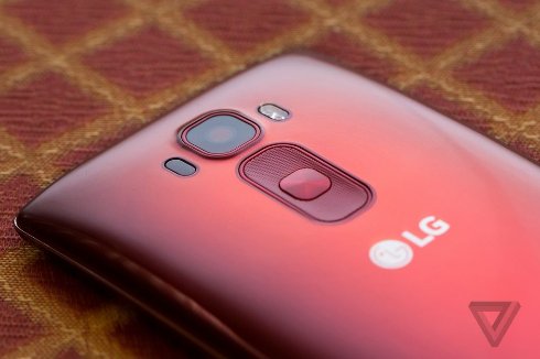 Представлен смартфон «банан» от LG