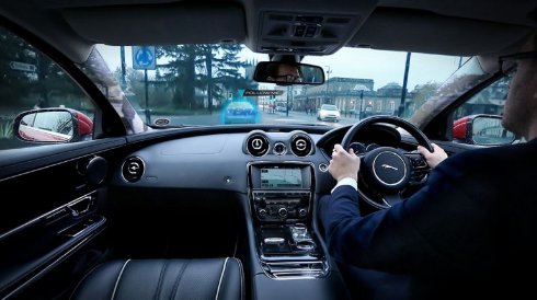 Инженеры показали прозрачный автомобиль Jaguar Land Rover (видео) - 1 Инженеры показали прозрачный автомобиль Jaguar Land Rover (видео)