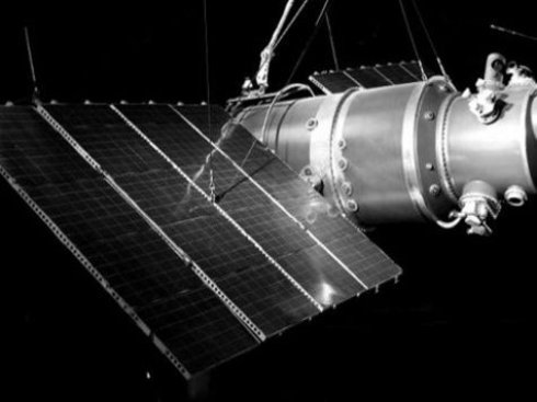 Что происходит с отслужившими свой срок спутниками? - 1 Что происходит с отслужившими свой срок спутниками?