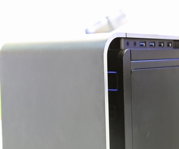 Корпус Antec P380 способен принять системную плату формата SSI CEB - 2 Antec P380