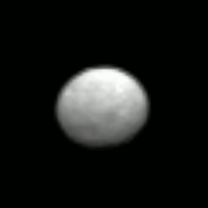 Межпланетный зонд Dawn прислал новые фотографии карликовой планеты Цереры - 2