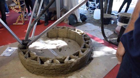 В Италии строят дома из грязи при помощи 3D принтера
