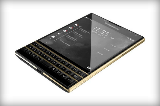 BlackBerrry распродали ограниченную серию золотых Passport - 1 image