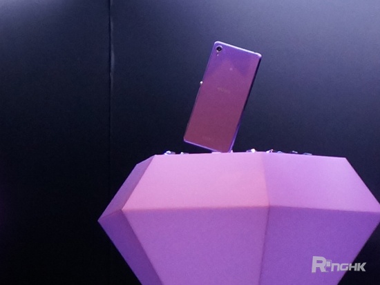 Фиолетовый возвращается: Sony представила новый цветовой вариант смартфона Xperia Z3 - 2