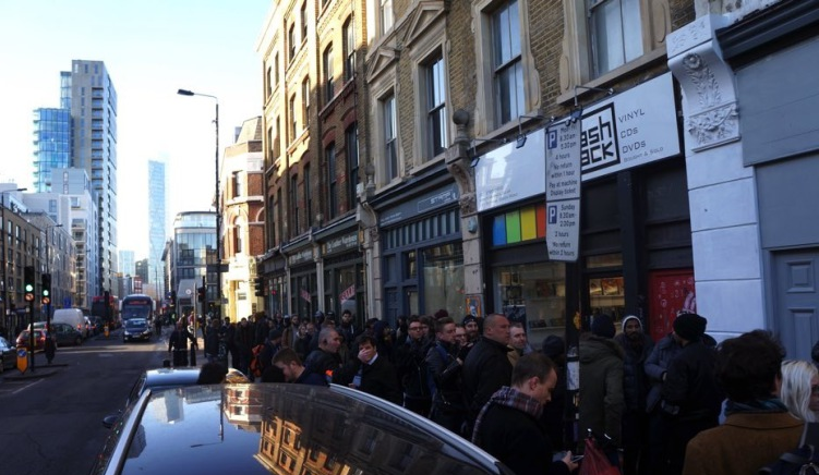 Первая PS4 юбилейной серии ушла с молотка за 130 тысяч долларов США - 3 Первая PS4 юбилейной серии ушла с молотка за 130 тысяч долларов США - 3