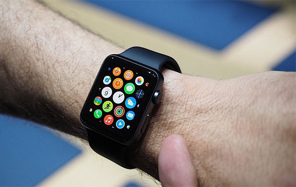 Назван срок начала продаж умных часов Apple Watch