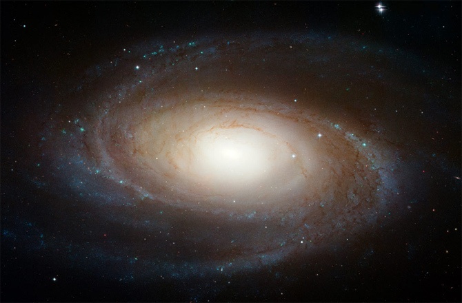 Хаббл постоянно обнаруживает галактики расположенные очень далеко от нас - 5