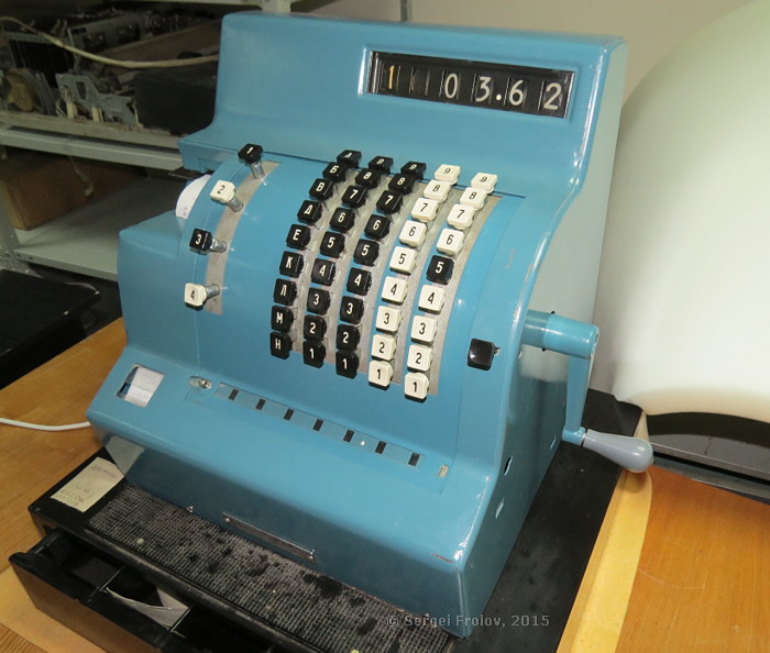 sovetskii-kassovyi-apparat-a1t-4-400-2.j