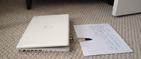 На eBay продают Apple MacBook с привидениями