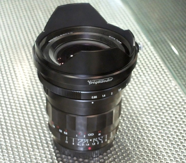 Когда объектив Voigtlander Nokton 10.5mm/F0,95 появится в продаже — неизвестно