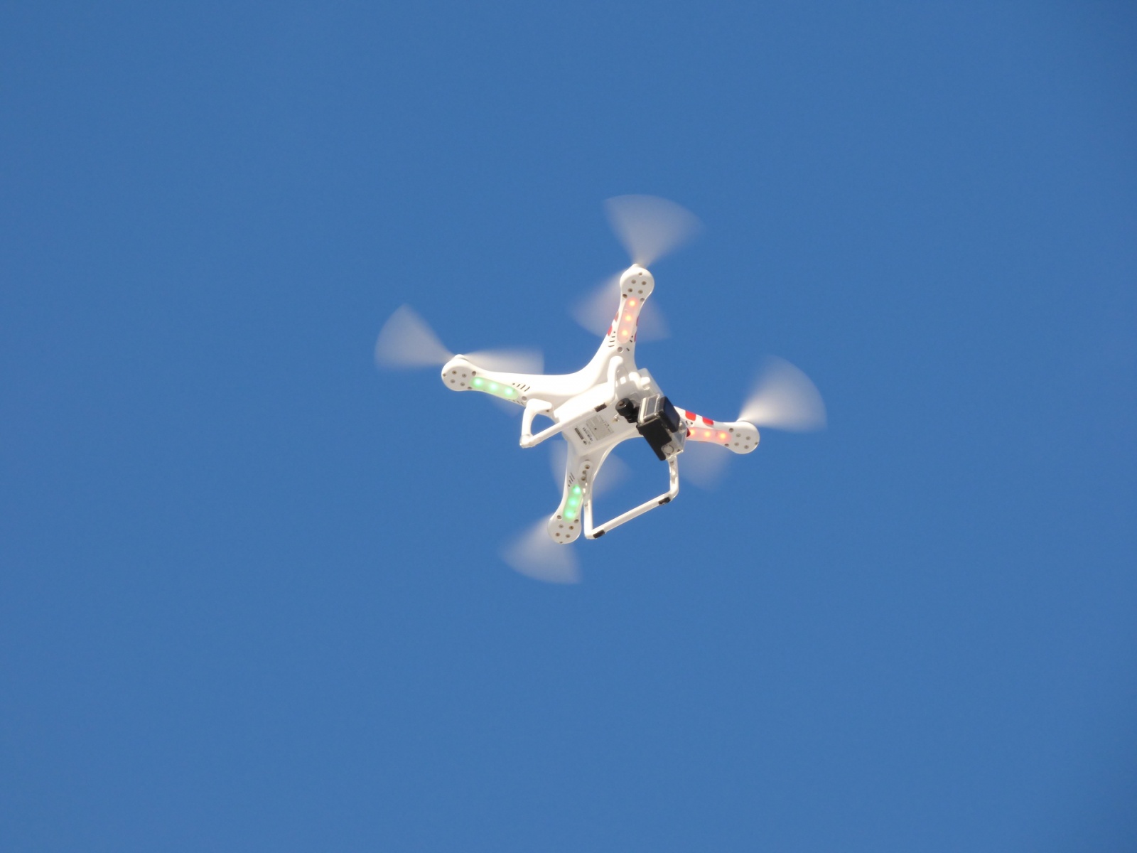 Три бюджетных квадрокоптера с камерами в историческом музее «Коломенское» - 10 Три бюджетных квадрокоптера с камерами в историческом музее «Коломенское» - 10