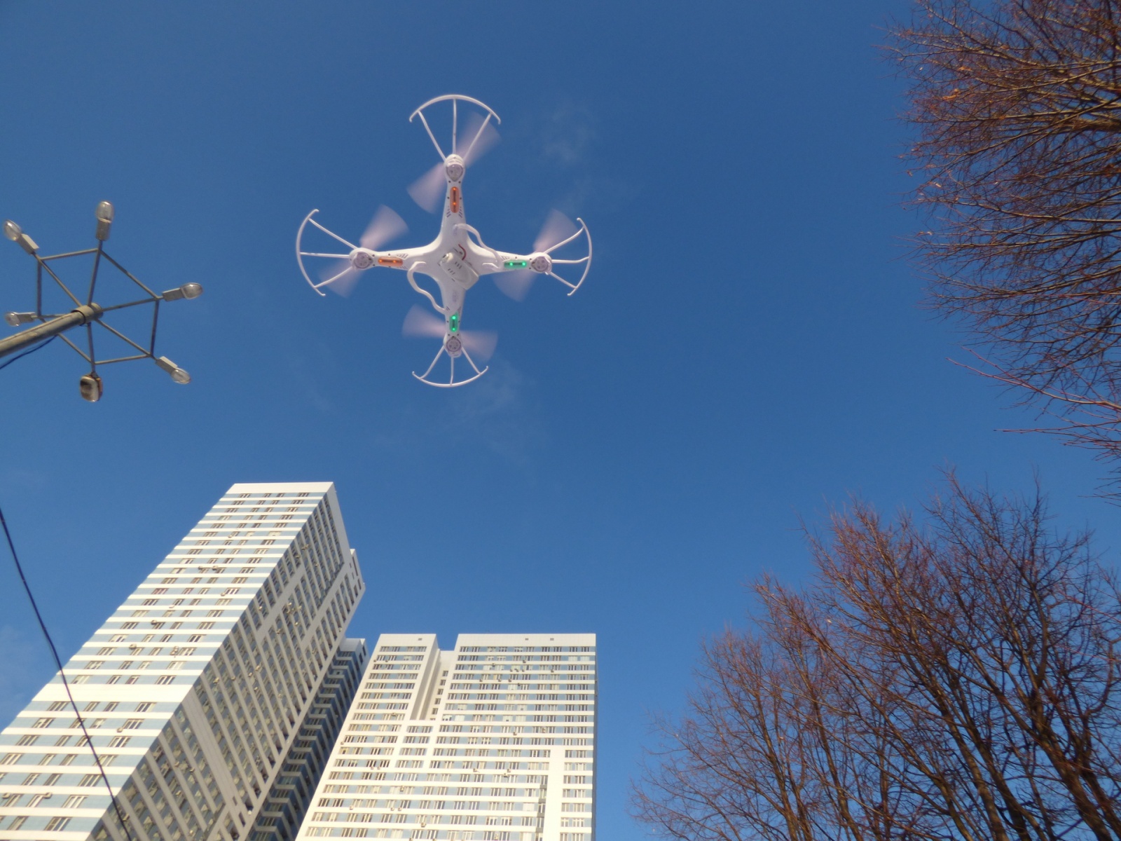 Три бюджетных квадрокоптера с камерами в историческом музее «Коломенское» - 4 Три бюджетных квадрокоптера с камерами в историческом музее «Коломенское» - 4