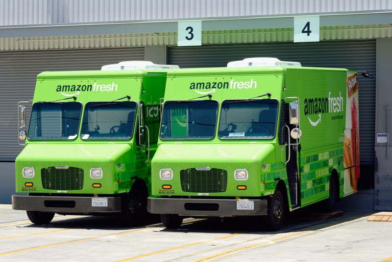 Amazon тестирует новую систему доставки: грузовики с 3D принтером на борту - 1