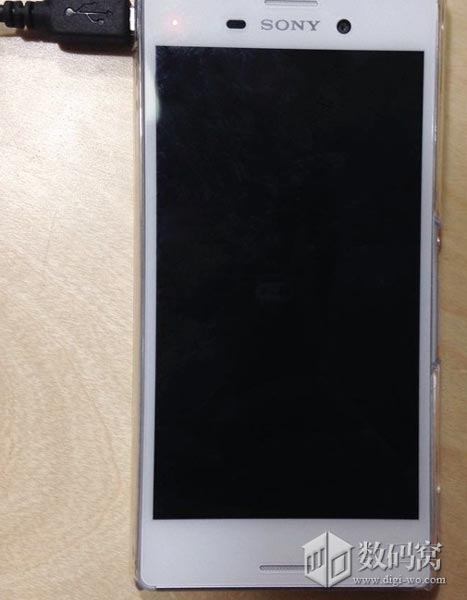На новых фото смартфон Sony Xperia M4 Aqua запечатлен в белом варианте - 1 По предварительным данным, смартфон Sony Xperia M4 Aqua оснащен дисплеем размером 5,2 дюйма по диагонали