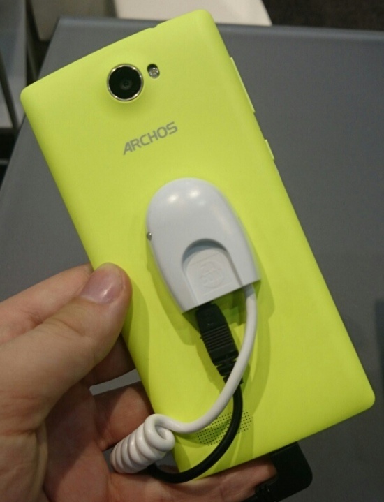 На MWC 2015 представлен смартфон Archos 50 Diamond (живые фото) - 2