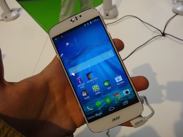 Появились живые фотографии смартфонов Acer Liquid Z, Liquid Z220 и Liquid Z520 с MWC 2015 - 1