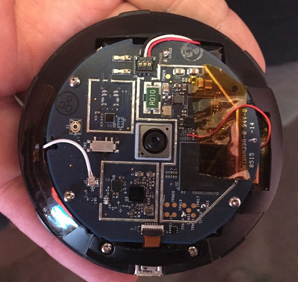 Фото круглого смартфона Monohm Runcible с выставки MWC 2015 - 3