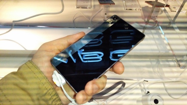 Представлен смартфон Lenovo Vibe Shot с 16-мегапиксельной камерой, металлическим корпусом и 3 ГБ ОЗУ (Обновлено) - 5 Lenovo Vibe Shot