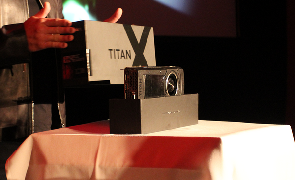 На выставке MWC 2015 компания Nvidia показала видеокарту GeForce GTX Titan X - 1 GeForce GTX Titan X