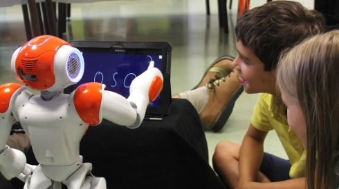 Робот гуманоид будет учить детей писать и читать