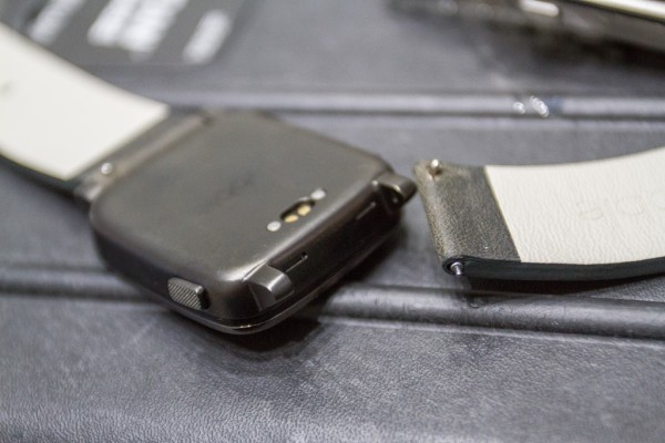 Сравниваем Apple Watch и Pebble Time - 7 PebbleTime-StrapDisconnected