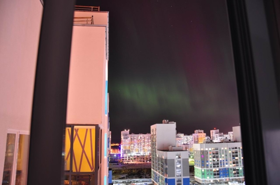 Магнитная буря сегодня вечером достигала 9 баллов, полярные сияния наблюдали до 52° северной широты - 10