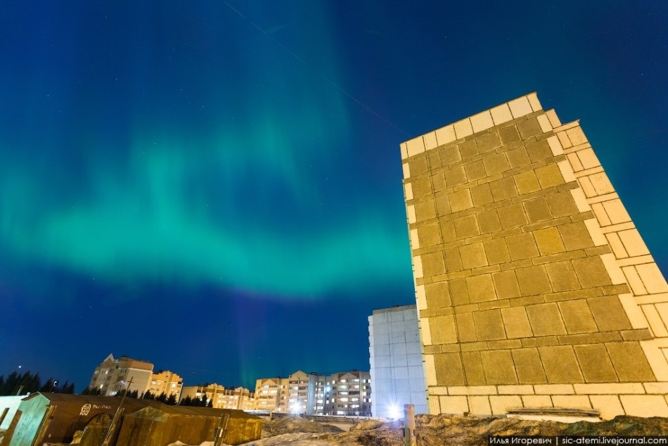 Магнитная буря сегодня вечером достигала 9 баллов, полярные сияния наблюдали до 52° северной широты - 11