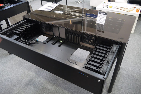 В экспозицию Lian Li на выставке CeBIT 2015 вошел новый вариант компьютерного корпуса в виде стола - 1 По словам производителя, новый стол будет дешевле Lian Li DK-02