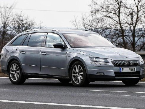 Skoda перестала прятать свой флагманский универсал