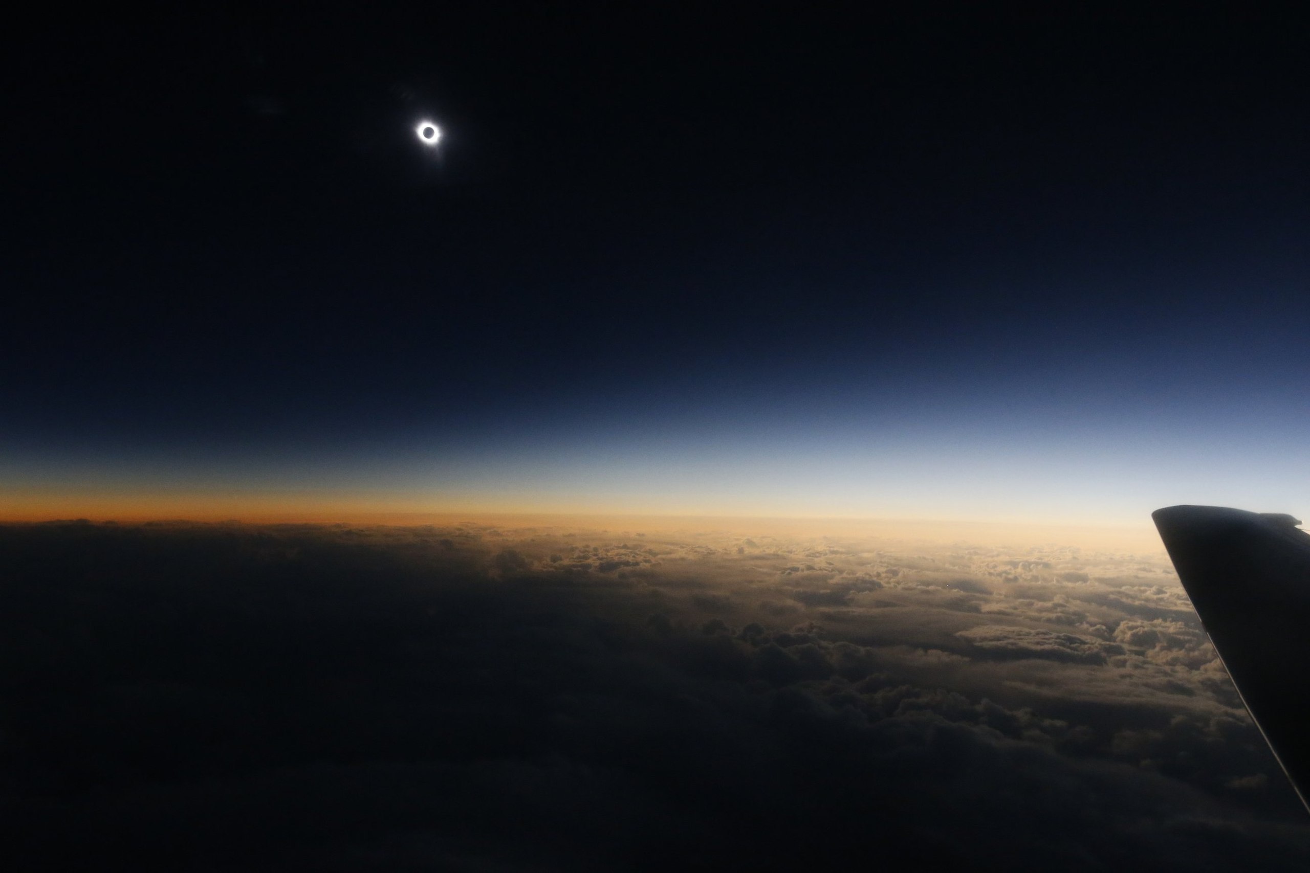 Солнечное затмение с воздуха и из космоса - 25