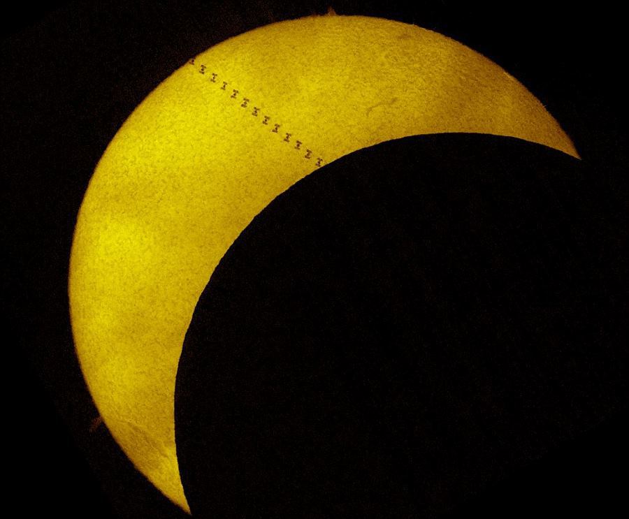 Затмение Солнца и МКС: редкая фотография - 1