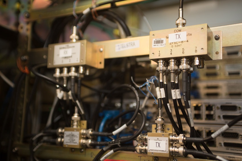 Аппаратный зал (про инфраструктуру спутниковой сети и осциллограф) - 13 Аппаратный зал (про инфраструктуру спутниковой сети и осциллограф) - 13