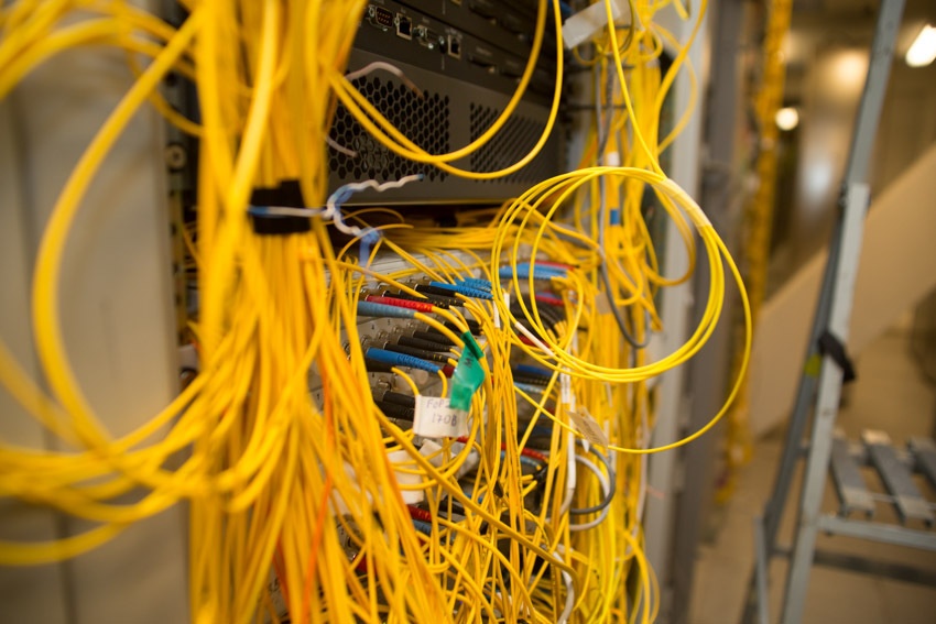 Аппаратный зал (про инфраструктуру спутниковой сети и осциллограф) - 30 Аппаратный зал (про инфраструктуру спутниковой сети и осциллограф) - 30