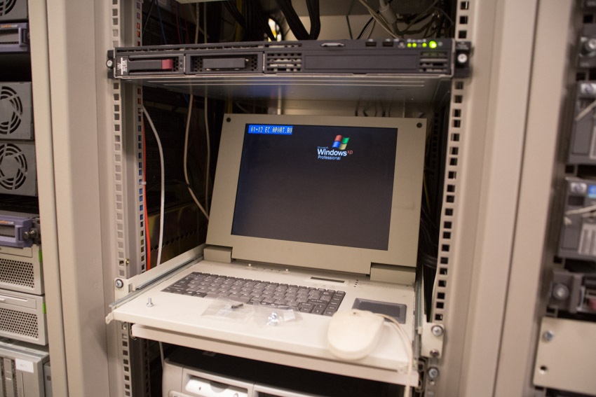 Аппаратный зал (про инфраструктуру спутниковой сети и осциллограф) - 32 Аппаратный зал (про инфраструктуру спутниковой сети и осциллограф) - 32