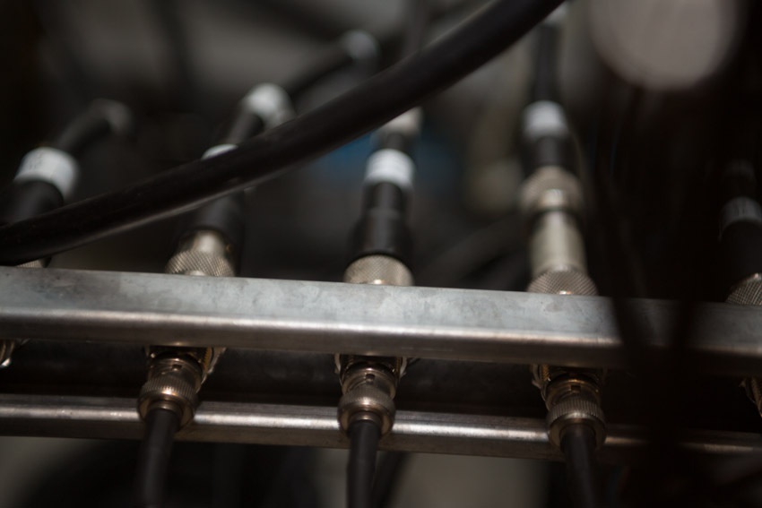 Аппаратный зал (про инфраструктуру спутниковой сети и осциллограф) - 8 Аппаратный зал (про инфраструктуру спутниковой сети и осциллограф) - 8