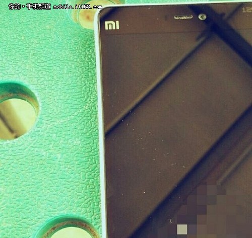 Первое фото Xiaomi Mi 4i демонстрирует еще более тонкую рамку - 1