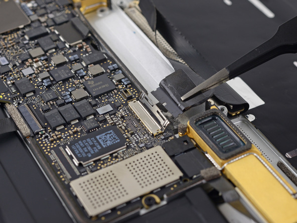 Разборка Retina Macbook 2015 от iFixit: невозможно ни отремонтировать, ни проапгрейдить - 12