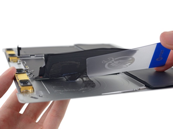 Разборка Retina Macbook 2015 от iFixit: невозможно ни отремонтировать, ни проапгрейдить - 25