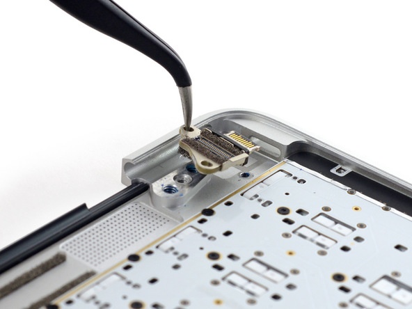 Разборка Retina Macbook 2015 от iFixit: невозможно ни отремонтировать, ни проапгрейдить - 39