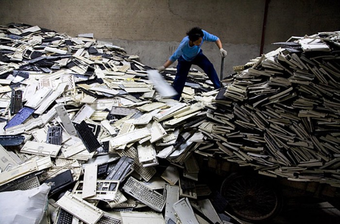 За 2014 год на свалки выбросили 41,8 миллионов тонн электронного мусора. В 2018 году выбросят 48 миллионов тонн - 1 image