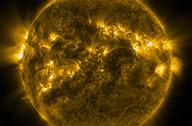 3,5 дня активности Солнца сжали в минутное видео (1080р) - 1