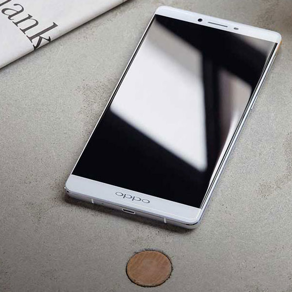 Цена Oppo R7 примерно равна $400, Oppo R7 Plus — $480