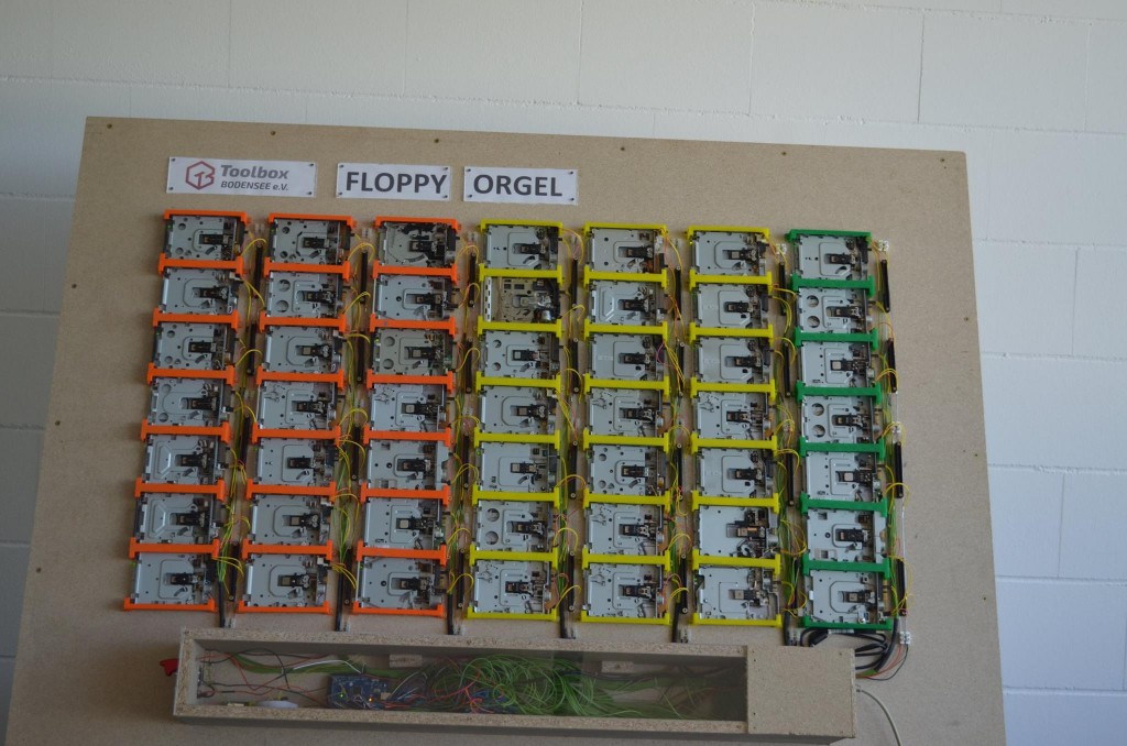Floppy Organ: «орган» из дисководов для дискет - 1
