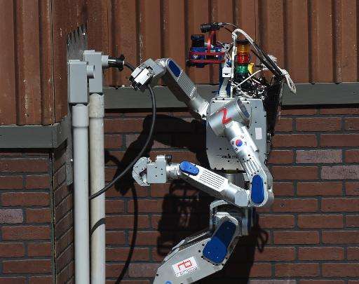 Робот-гуманоид DRC-Hubo победил на соревнованиях DARPA Robotics Challenge - 1